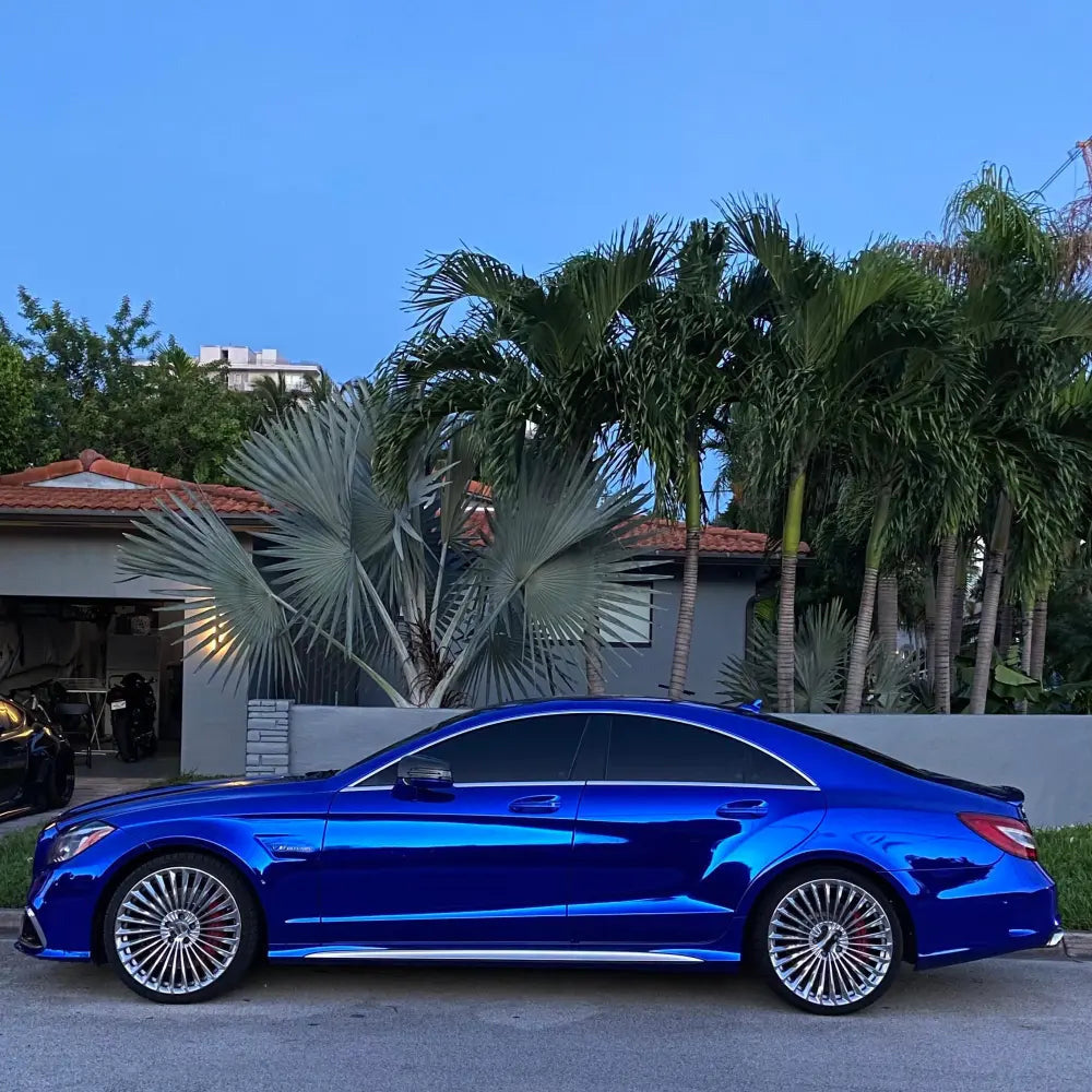 Vinilo para coche de calidad con acabado cromado tipo espejo azul