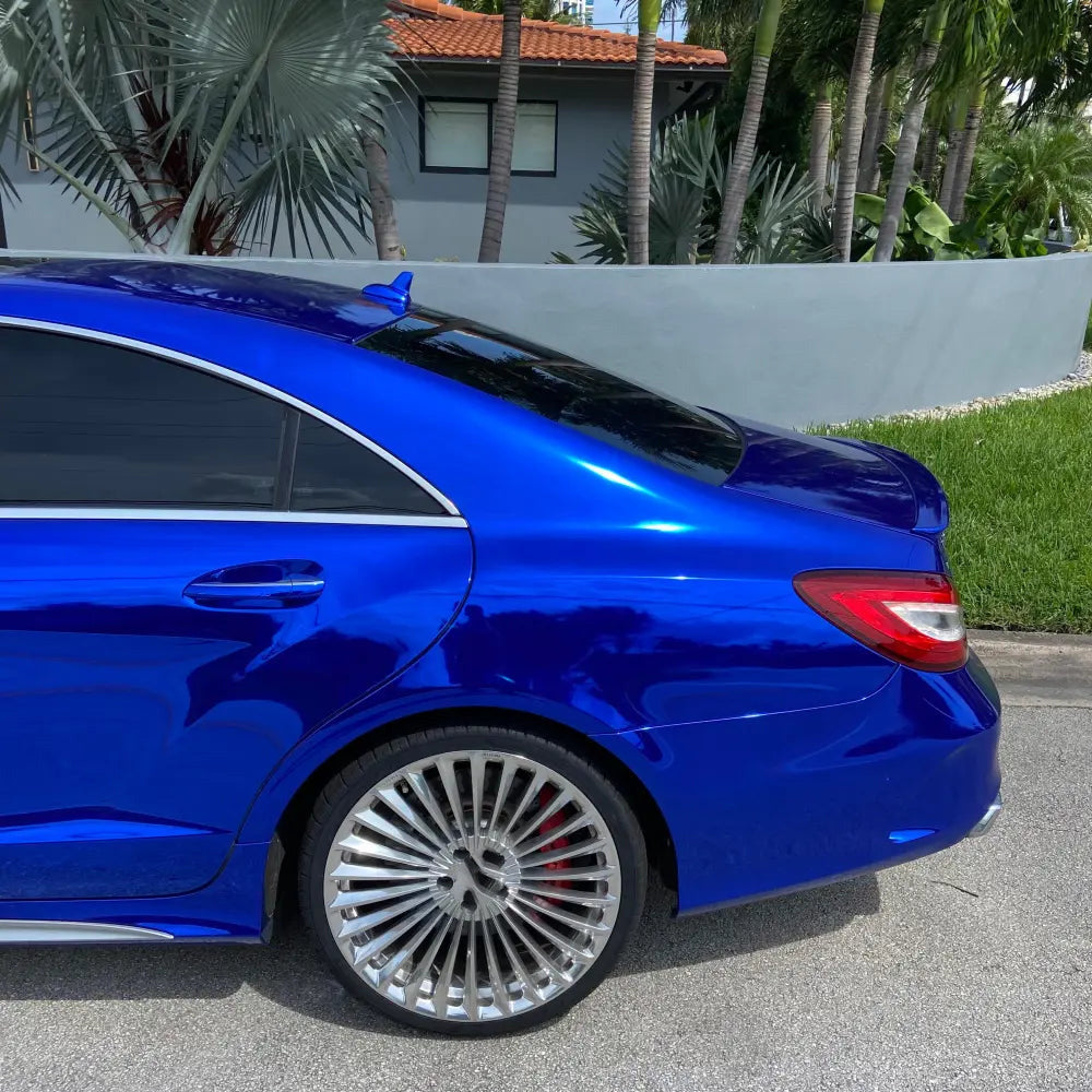 Vinilo para coche de calidad con acabado cromado tipo espejo azul